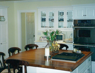 Walnut block island in Eastborough, Kansas residence